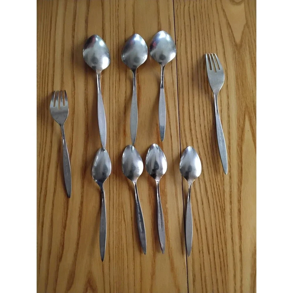 Oneidacraft Deluxe Stainless Wintersong 9 Pc,  4 Teaspoons 2 Forks 3 Soup Spoon